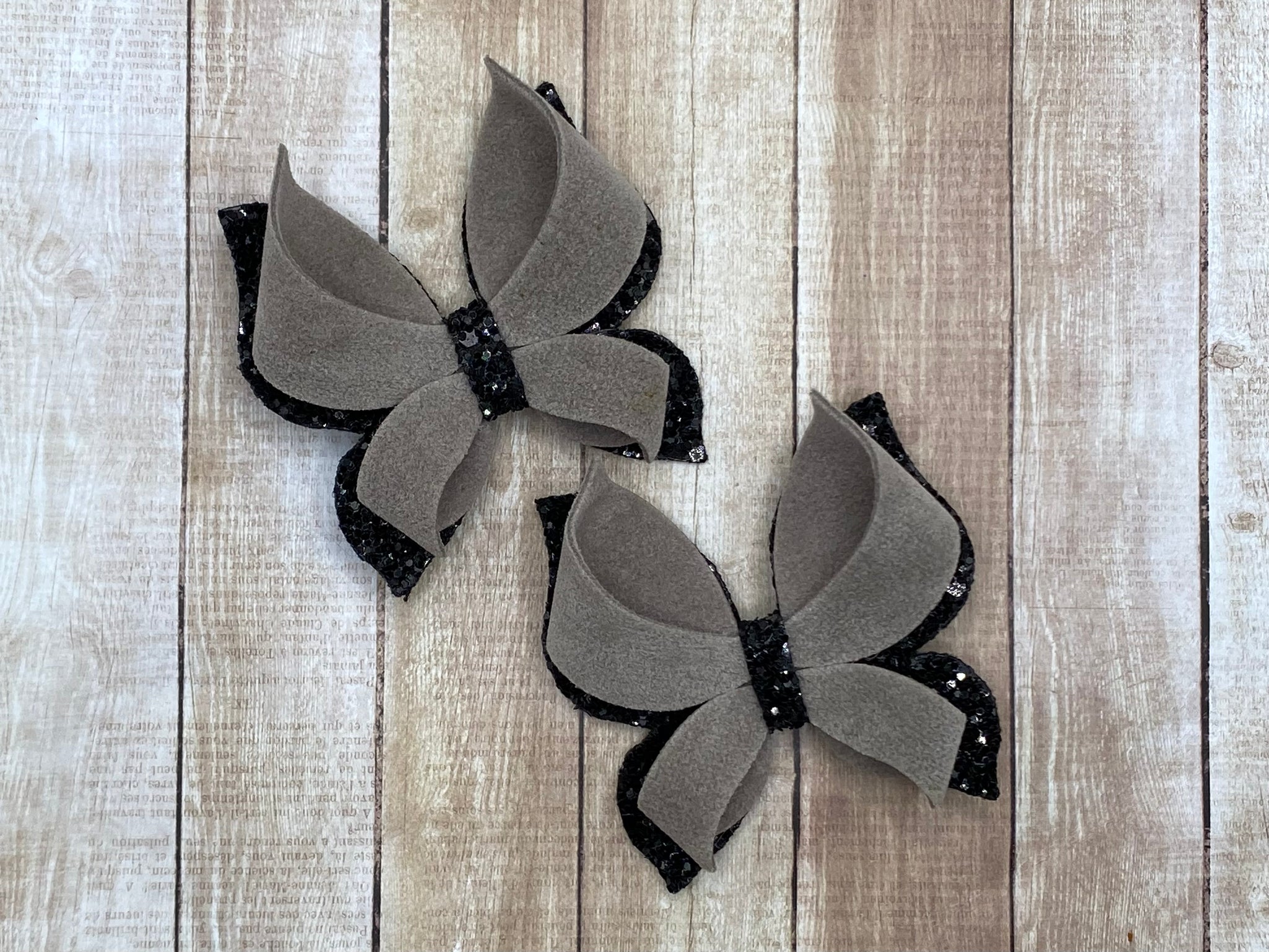 Grey/Black Looped Butterfly Piggies